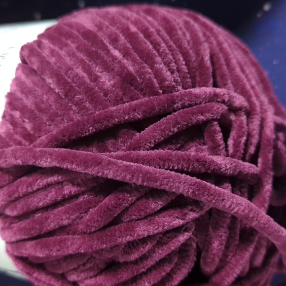 6 Brand New Skeins Loops & Threads Chenille Home Slim Yarn SMOKE FREE HTF - Picture 10 of 15